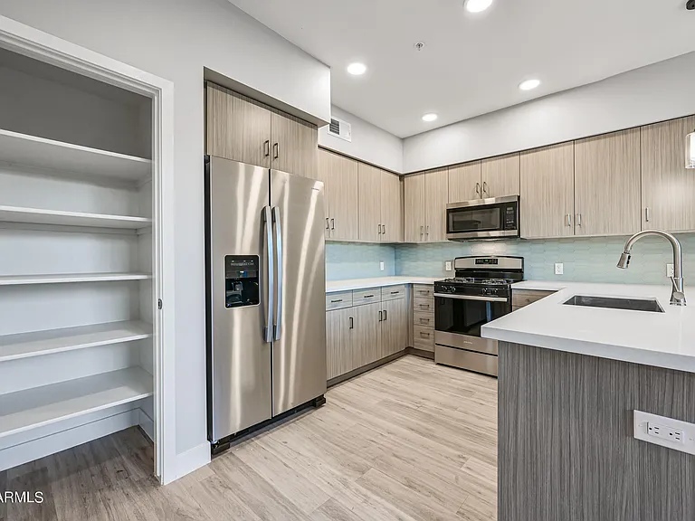 1023 W 5th St #1018 — Photo 5