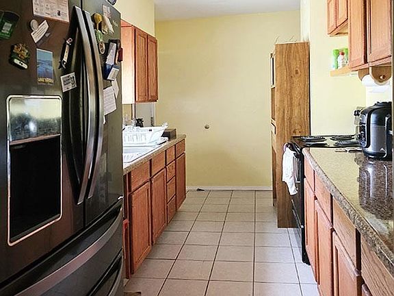 5th image of 1208 Castle St