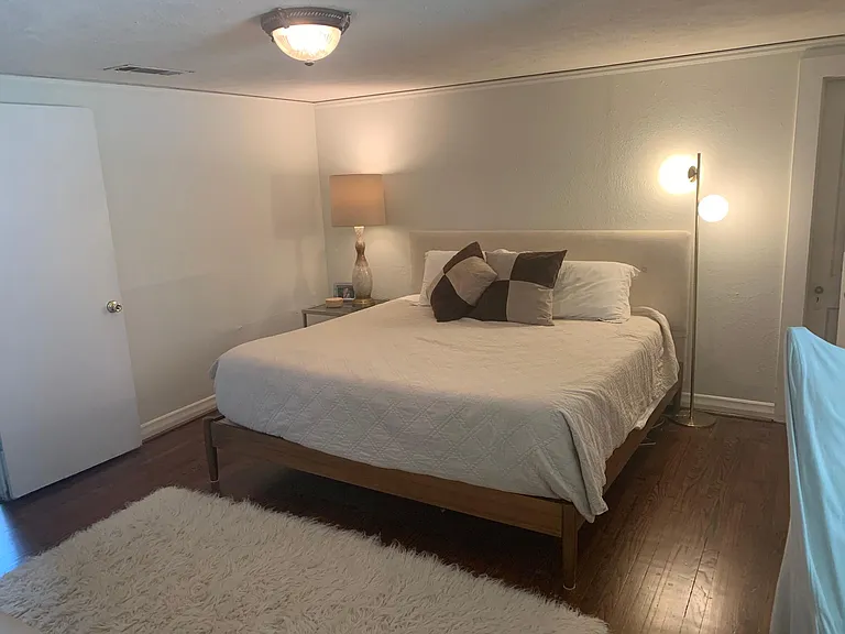 2817 Lovers Ln — Photo 8