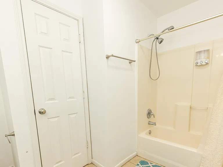 4107 Saint Charles Bay — Photo 20