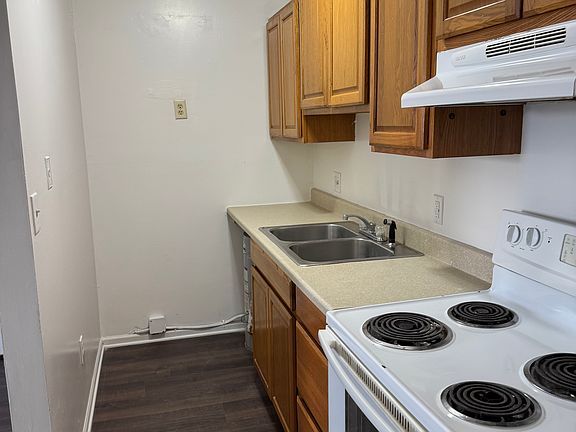 3rd image of 1265 Green Valley Dr #B