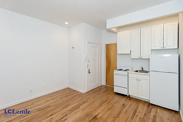 Rented by LC Lemle Real Estate Group | media 21