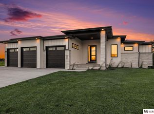 9423 NW 86th St, Lincoln, NE 68526