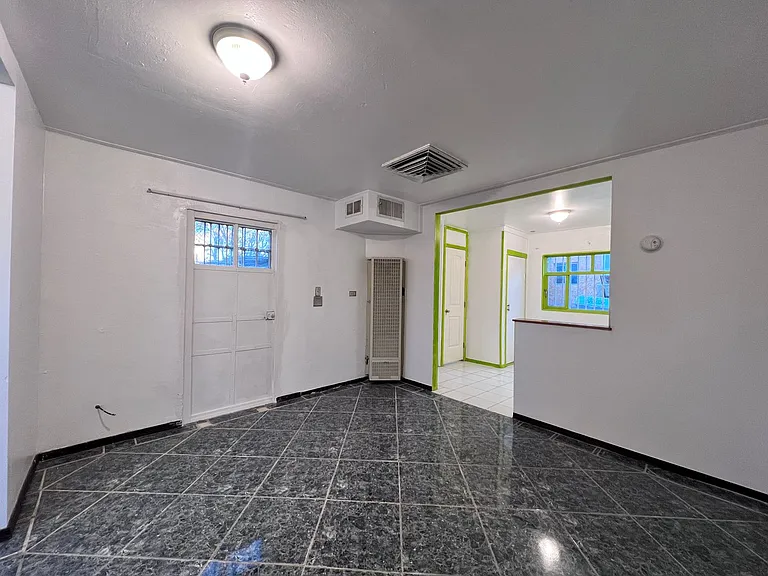Central Studio Apartment — Photo 8