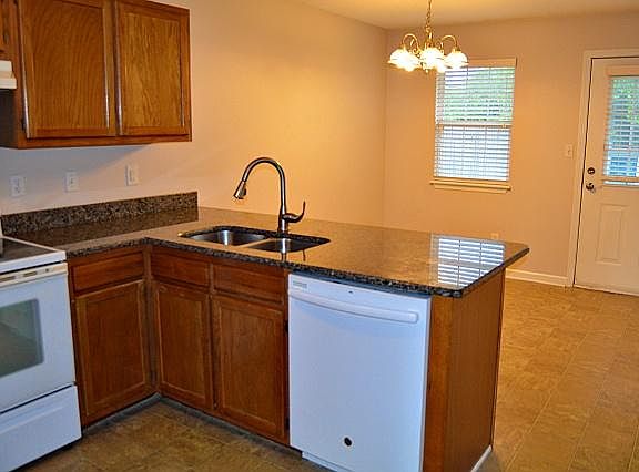 4th image of 3520 Lucinda Dr #B