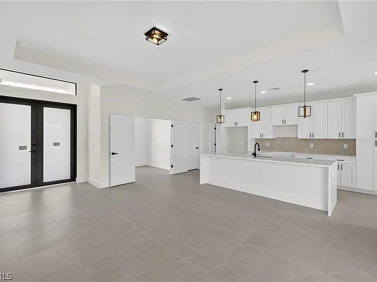 333 Pinehurst Ave — Photo 4