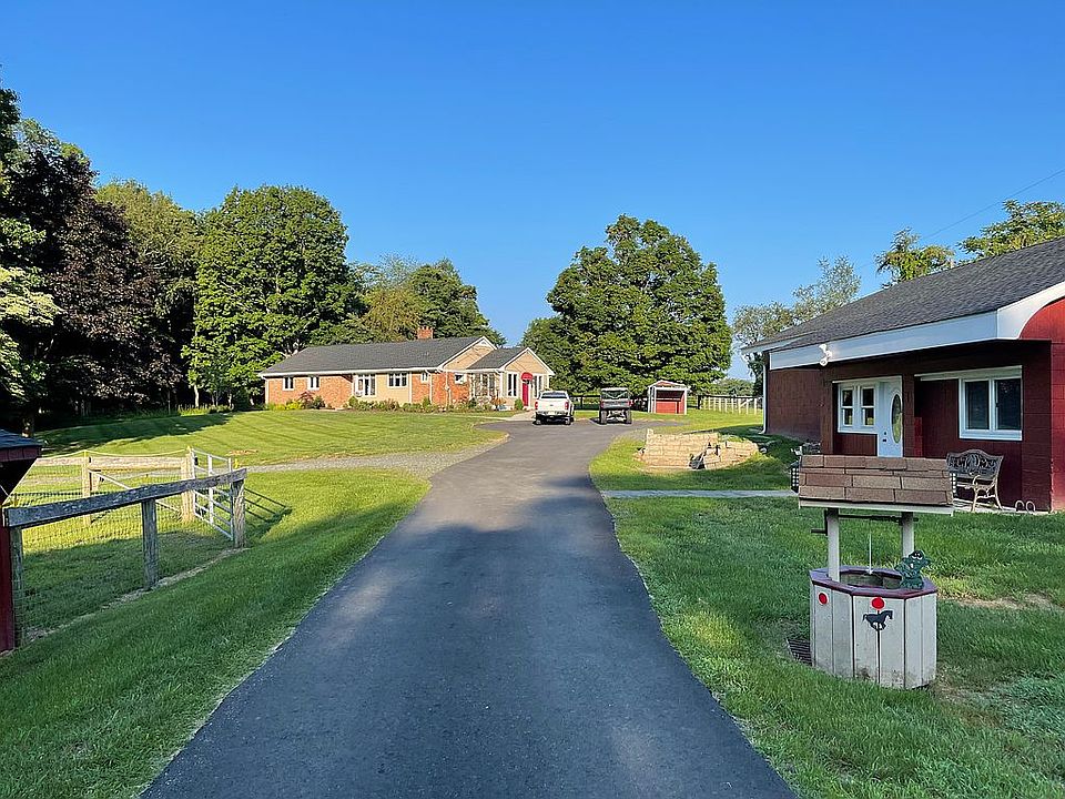 2nd image of 28 Fox Hill Rd