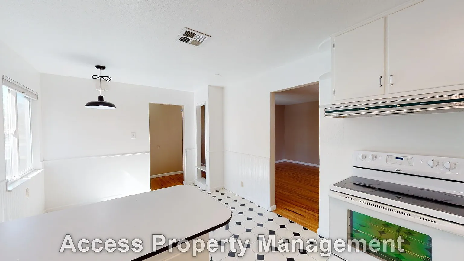 1002 Phelps Ave photo 1