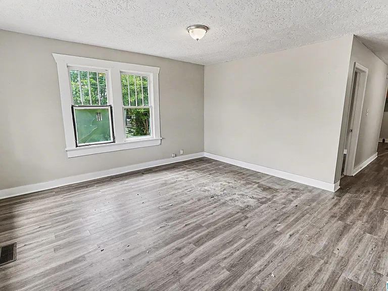 1447 Wharton Ave — Photo 2