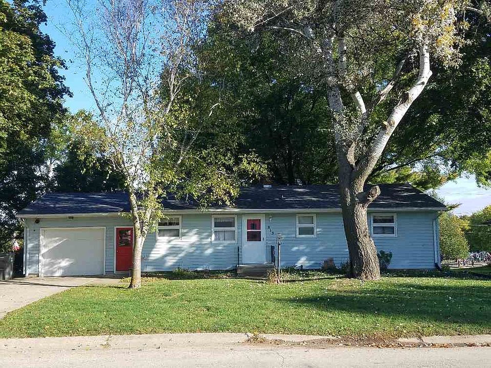 1st image of 815 1st St NE