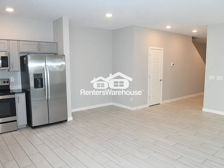 2264 W Harmont Dr — Photo 7