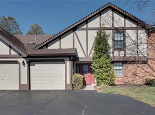 1622 Walpole Dr APT B, Chesterfield, MO