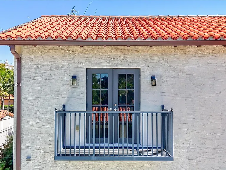 519 Alhambra Cir — Photo 57