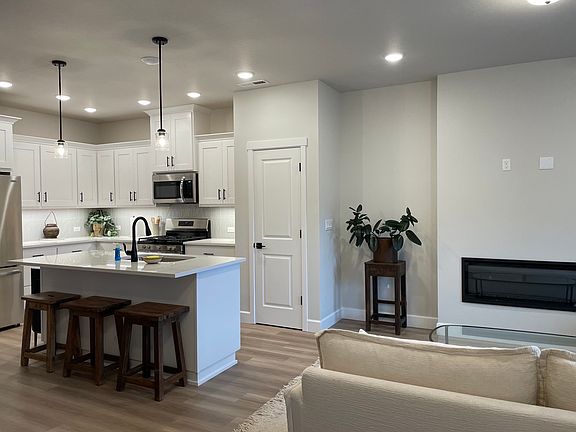 2nd image of 8362 SE Stonecrop Ln