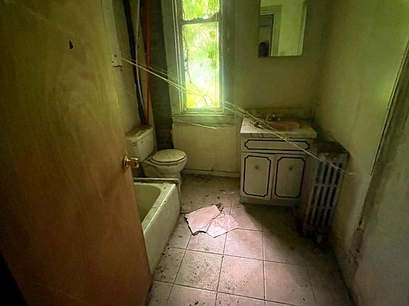 5th image of 1810 W Tioga St