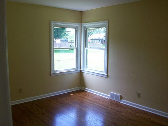 3rd image of 230 Masten St
