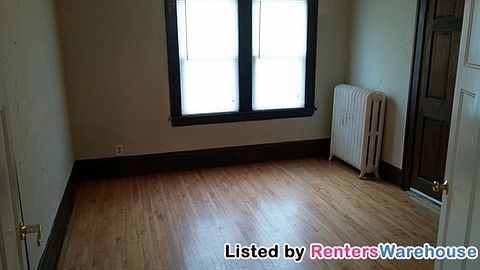 4th image of 4006 Fremont Ave N