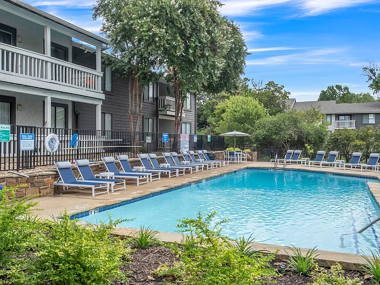 Riverwalk Apartments — Photo 23