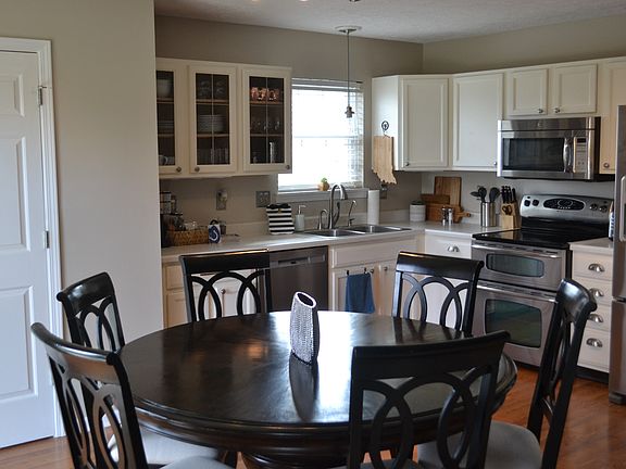 3rd image of 30 E Quail Wood Ln