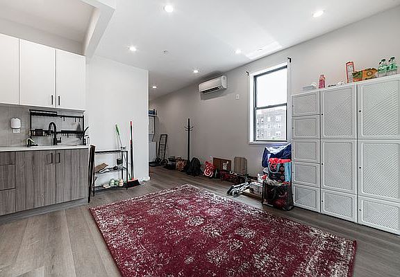 5th image of 977 E 34th St #4A