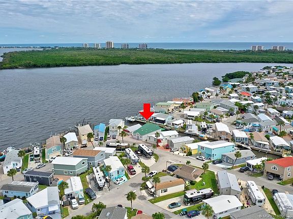 3rd image of 16 Nettles Blvd