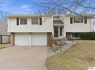 14604 Walnut Grove Dr, Omaha, NE 68137