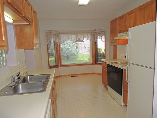 3rd image of 3691 Eastview Dr