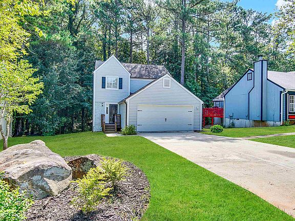 3rd image of 614 Woodcrest Manor Dr