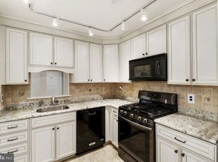 28 Village Ln, Mount Laurel, NJ 08054
