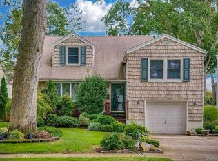 56 Adair Ct, Malverne, NY 11565
