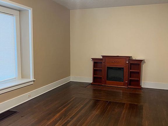 3rd image of 44 Crumlin Ave