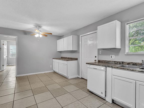 4th image of 907 Lucerne Ave