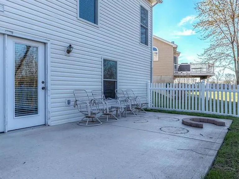 310 Royallsprings Pkwy — Photo 12