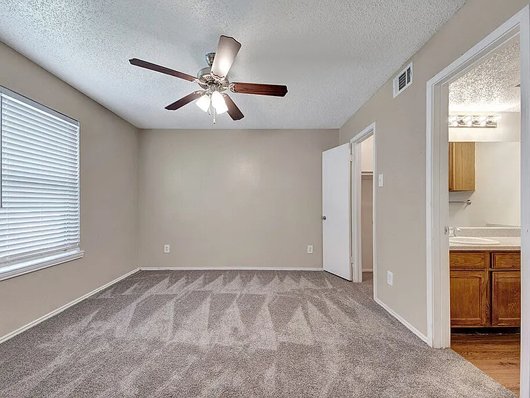 South Meadows Apartments — Photo 21