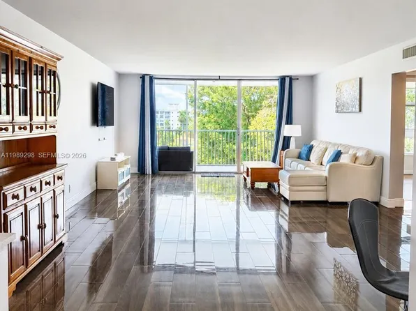 2681 S Course Dr APT 406, Pompano Beach, FL 33069