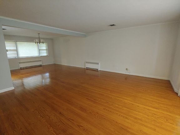 5th image of 1449 Roosevelt Ave