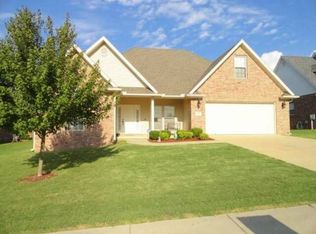 3800 SW Greyhawk Dr, Bentonville, AR 72713