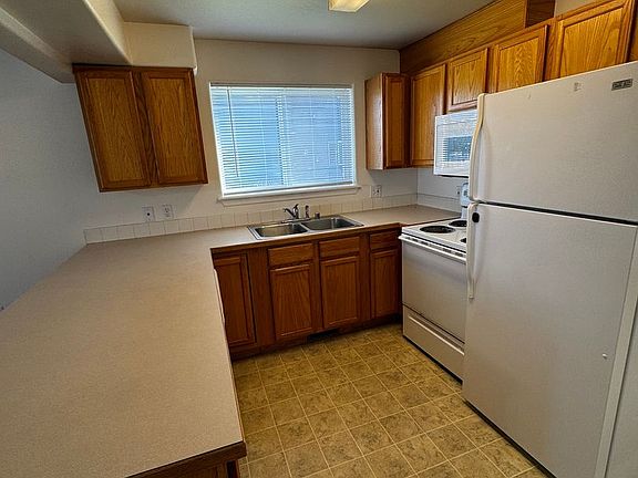 3rd image of 1212 W Columbia Ave APT A