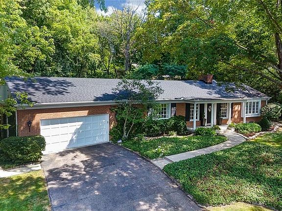 3rd image of 409 Oakmead Pl