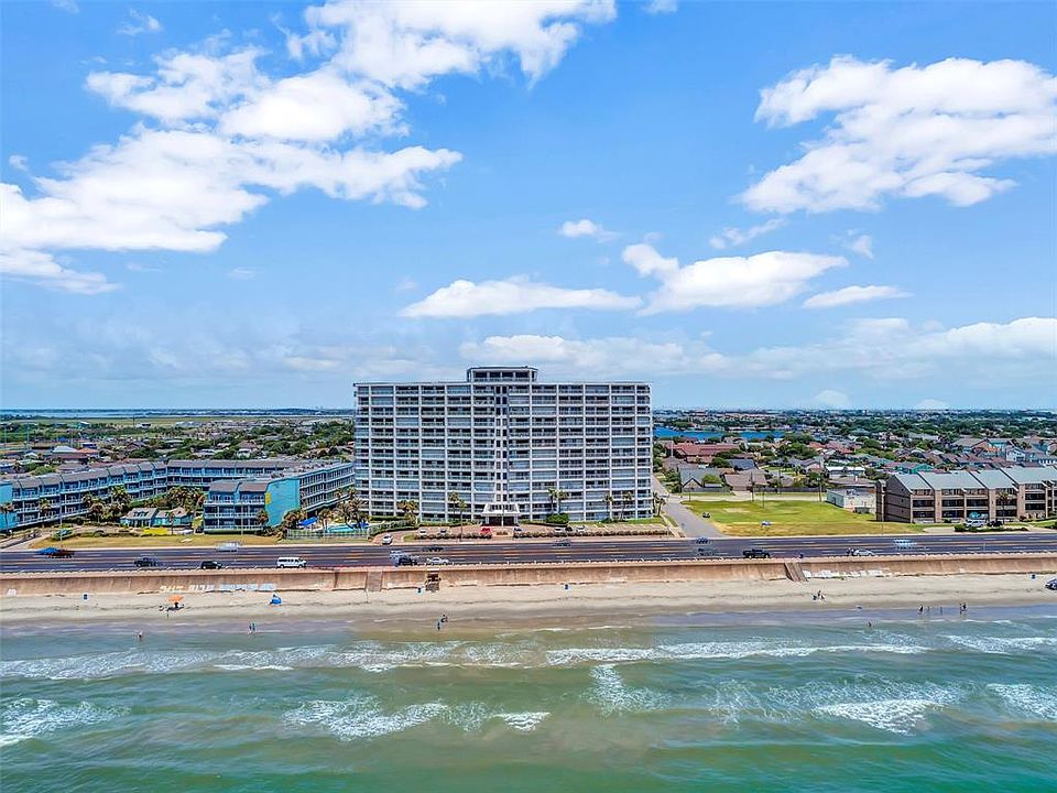 Birds eye view of the Breakers and Babe's beach-BABE's Beach is directly across the street with the stairway that leads to many wonderful walks on the beach and enjoy the many Sun Rises & Sunsets at your Stay-cation home.