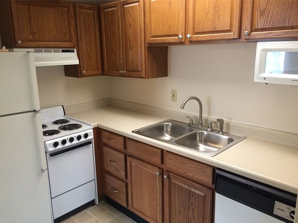 1st image of 8168 Grant Colonial Dr APT C