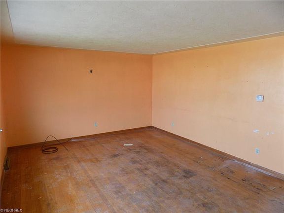 2nd image of 1215 Parkway Dr