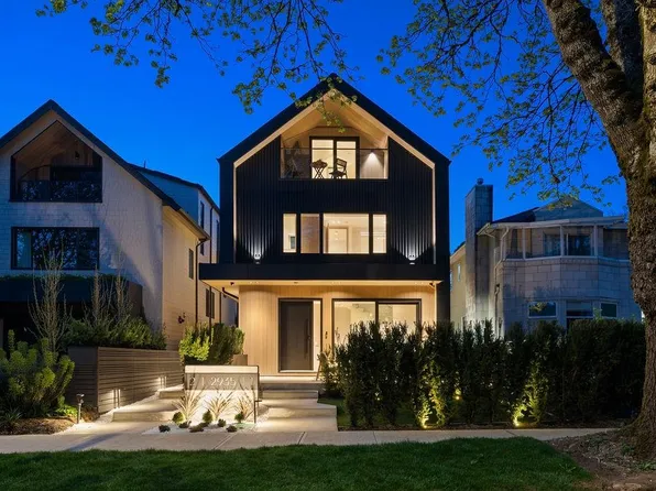 2935 W 15th Ave #1, Vancouver, BC V6K 3A2
