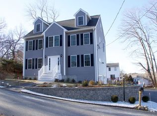 34 Amesbury Ave, Amesbury, MA 01913