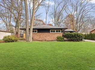 29856 Chelmsford Rd, Southfield, MI 48076