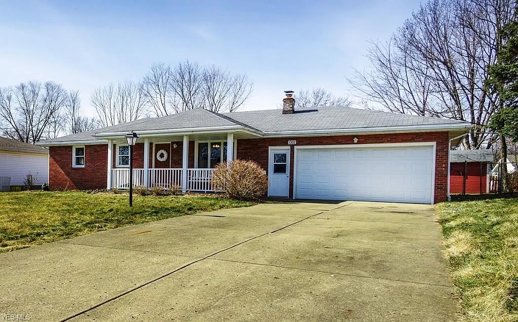 2302 Breezewood Dr photo 1
