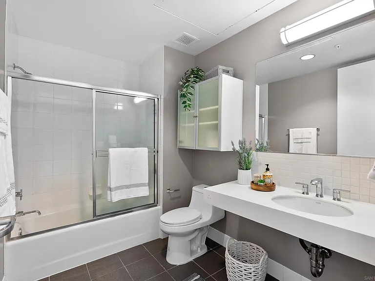 350 W Ash St #1006 — Photo 18