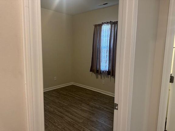 3rd image of 451 Woodberry Dr