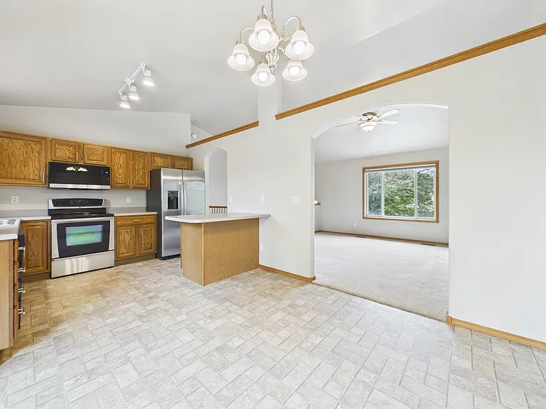 2505 N Vincent Ave — Photo 7