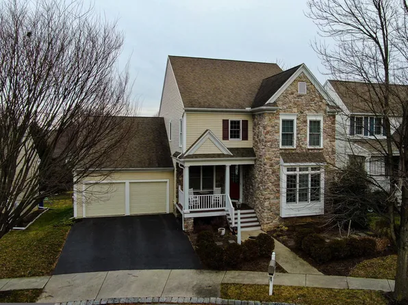 107 Great Lawn Cir, Lancaster, PA 17602